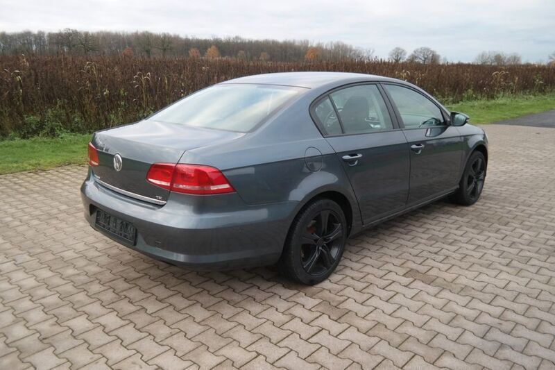 Gebraucht VW Passat Trendline 122 PS (89 kW) 2011 Grau Limousine