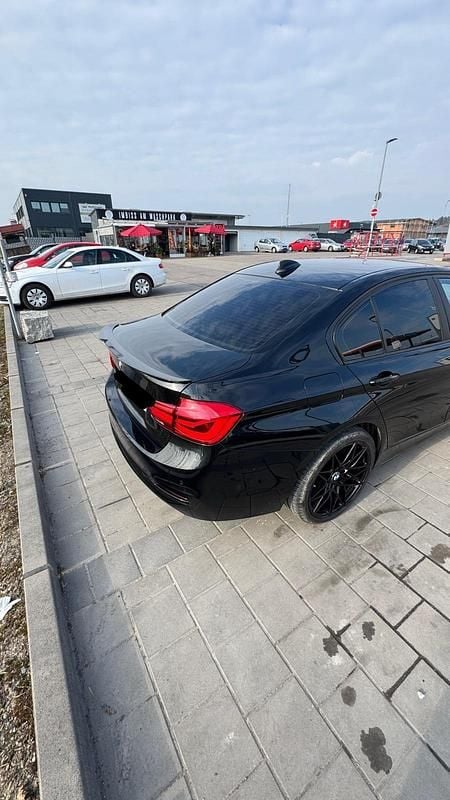 Gebraucht BMW 320 190 PS (139 kW) 2018 Schwarz Limousine