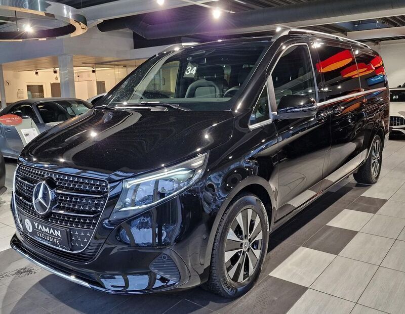 Obsidianschwarz metallic Gebraucht 2024 Mercedes V300 Avantgarde Van / Kleinbus | 71.850 € (Superpreis) - Bild 1/4