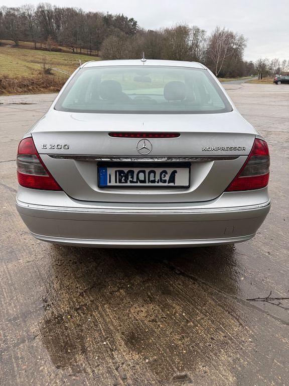 Gebraucht Mercedes E200 Elegance 184 PS (135 kW) 2006 Silber Limousine