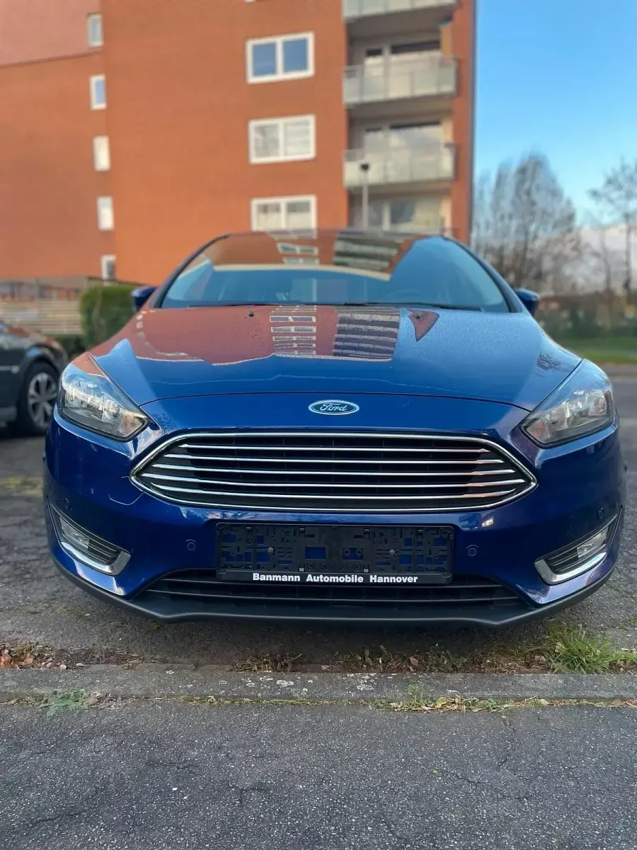 Gebraucht Ford Focus Titanium 125 PS (91 kW) 2014 Blau Limousine