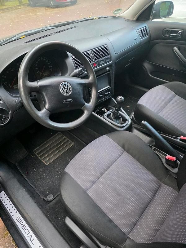 Schwarz Gebraucht 2002 VW Golf IV Kombi | 1.400 € - Bild 1/4