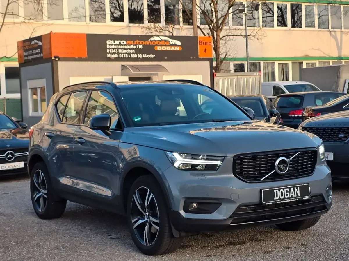 Gebraucht Volvo XC40 R-Design 197 PS (144 kW) 2022 Grau SUV