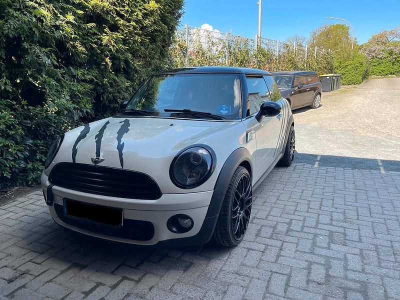 Weiß Gebraucht 2009 Mini Cooper D Kleinwagen | 5.000 € (Etwas zu teuer) - Bild 1/4