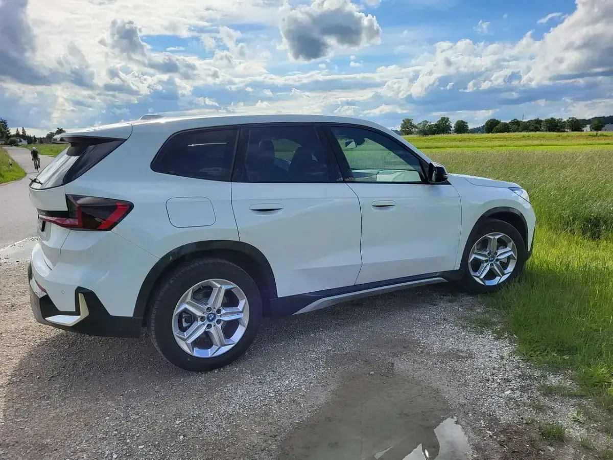Gebraucht BMW iX1 Luxury Line 230 kW (313 PS) 2023 Weiß SUV