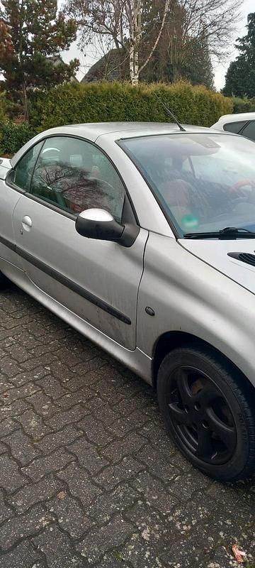 Gebraucht Peugeot 206 CC 110 PS (80 kW) 2002 Silber Cabrio