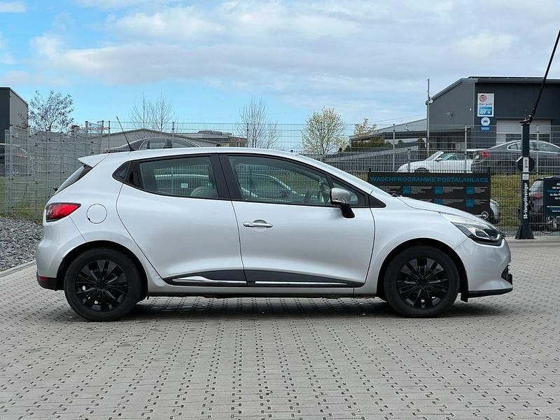 Gebraucht Renault Clio IV Experience 90 PS (66 kW) 2015 Silber Kleinwagen
