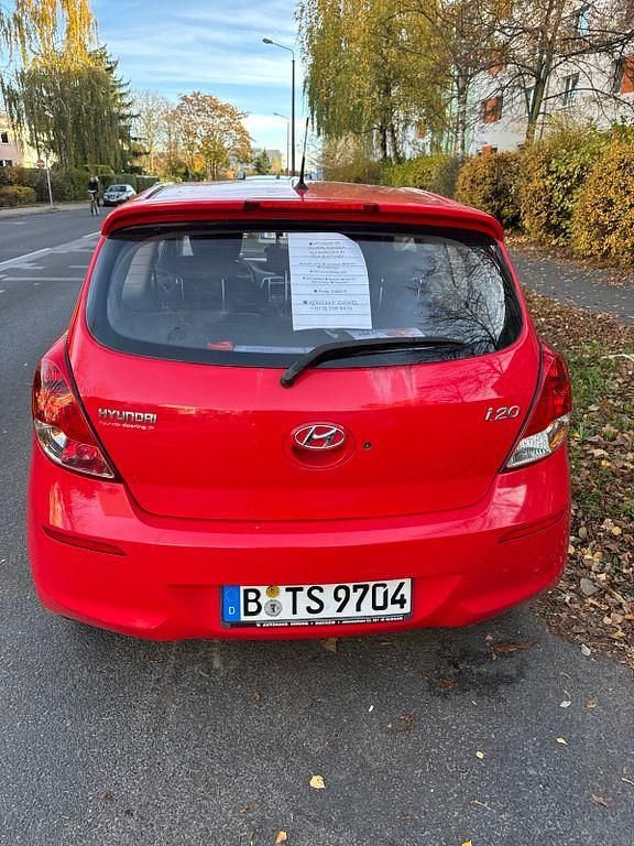 Gebraucht Hyundai i20 Classic 86 PS (63 kW) 2012 Rot Kleinwagen