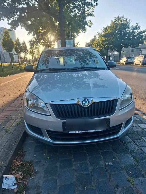 Silber Gebraucht 2016 Skoda Fabia Kleinwagen | 4.750 € (Guter Preis) - Bild 1/4