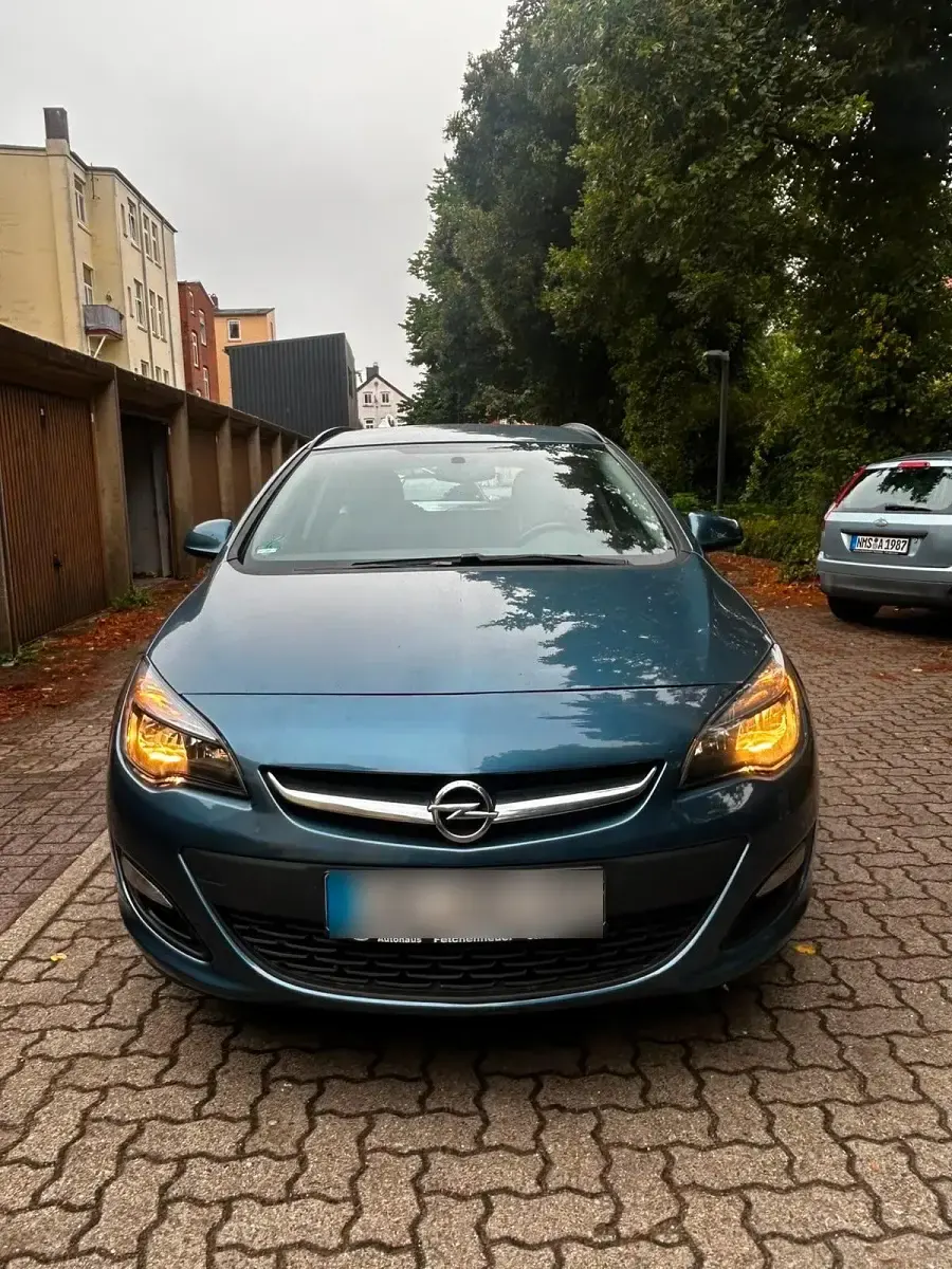 Gebraucht Opel Astra 136 PS (100 kW) 2014 Blau Kombi