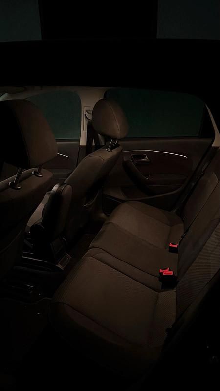 Gebraucht VW Polo 90 PS (66 kW) 2014 Schwarz Limousine