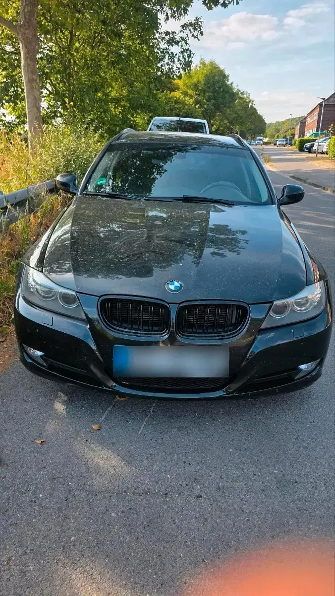 Gebraucht BMW 320 184 PS (135 kW) 2010 Schwarz Kombi