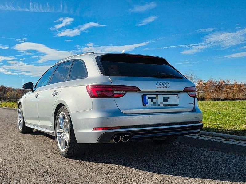 Silber Gebraucht 2018 Audi A4 S-Line Kombi | 27.300 € (Etwas zu teuer) - Bild 1/4