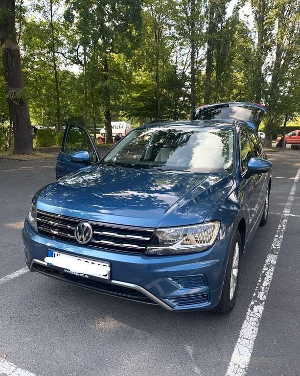 Blau Gebraucht 2018 VW Tiguan SE SUV | 16.700 € - Bild 1/4