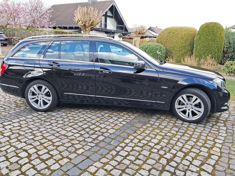 Schwarz Gebraucht 2012 Mercedes C180 Avantgarde Kombi | 9.450 € (Fairer Preis) - Bild 1/4