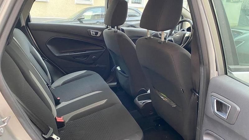 Gebraucht Ford Fiesta SYNC Edition 80 PS (58 kW) 2015 Silber Limousine