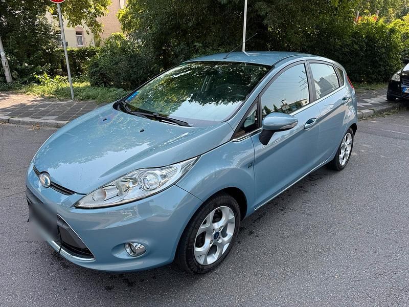 Blau Gebraucht 2009 Ford Fiesta Titanium Kleinwagen | 3.750 € (Fairer Preis) - Bild 1/4