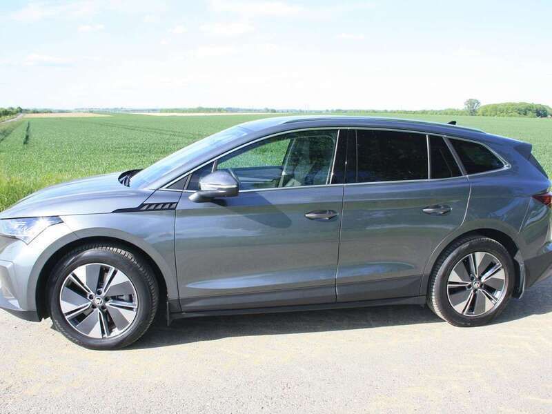 Grau Gebraucht 2023 Skoda Enyaq iV SUV | 36.599 € (Fairer Preis) - Bild 1/4