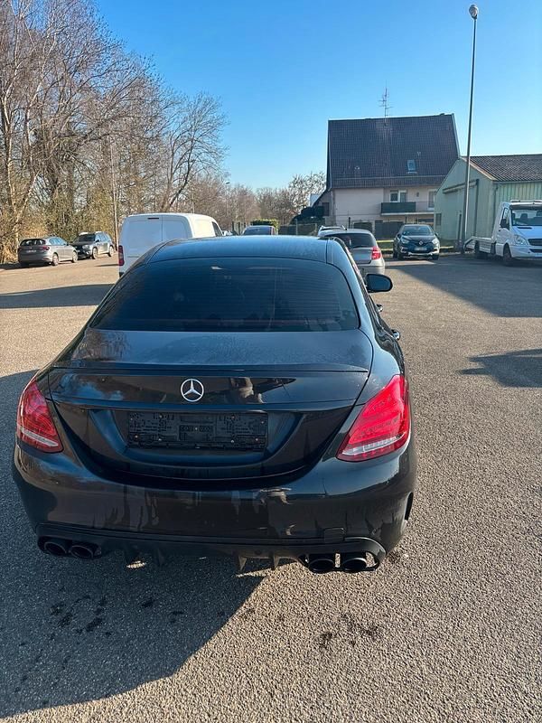 Gebraucht Mercedes C250 211 PS (155 kW) 2015 Schwarz Limousine