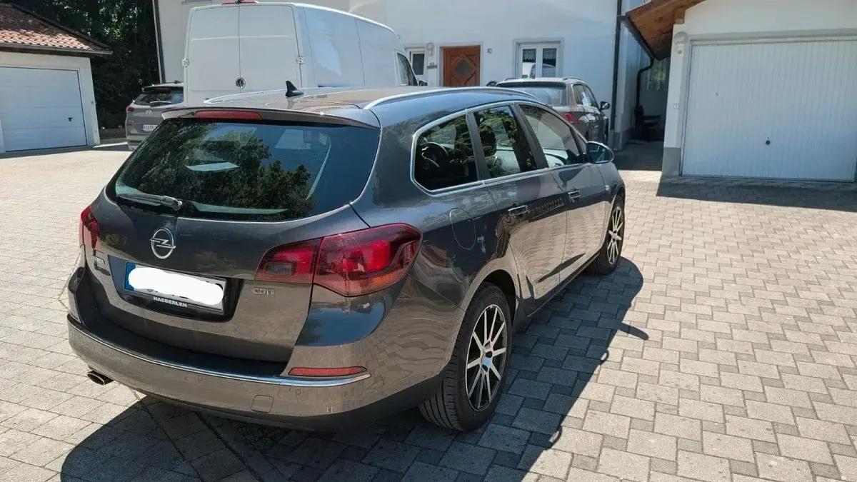 Gebraucht Opel Astra 165 PS (121 kW) 2014 Kombi