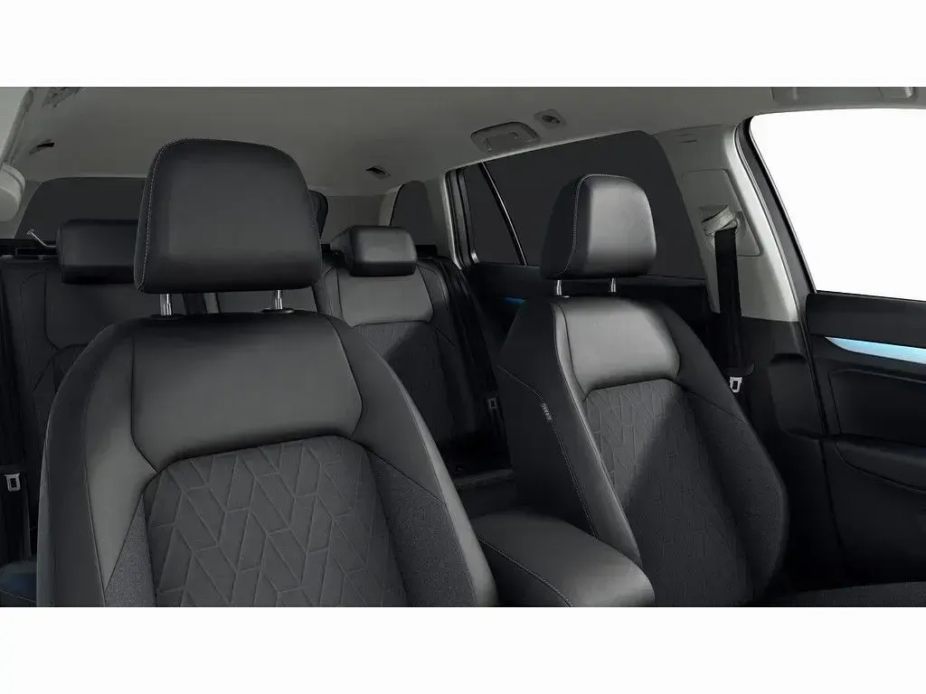 Neu VW Golf VIII 150 PS (110 kW) 2026 Grau Limousine