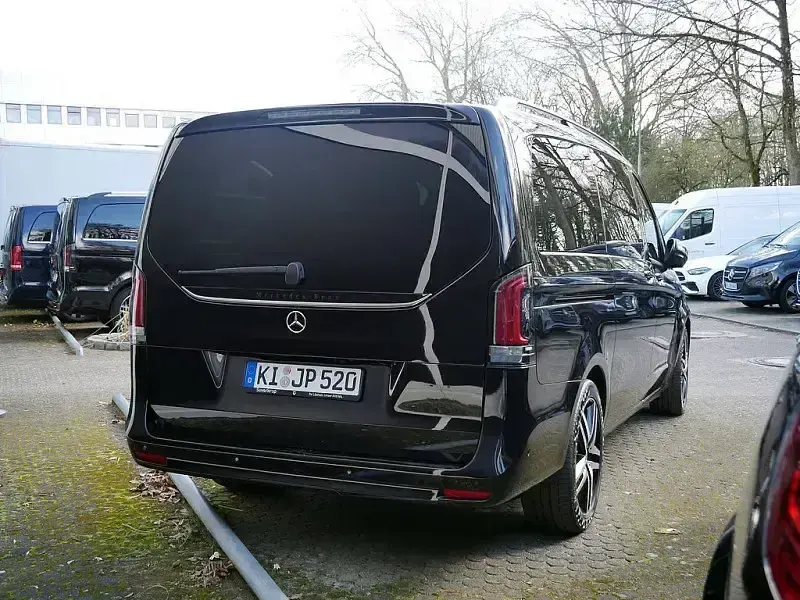 Gebraucht Mercedes V220 Style 163 PS (119 kW) 2026 Schwarz Van / Kleinbus