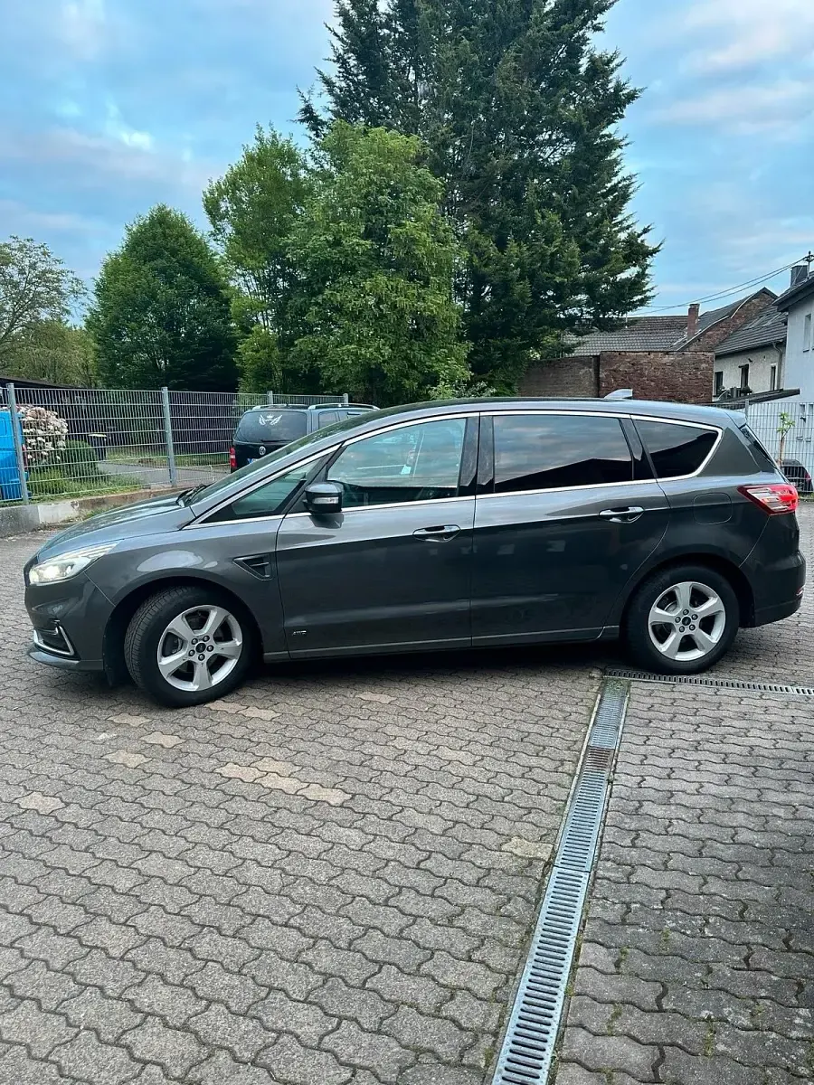 Gebraucht Ford S-MAX Titanium 190 PS (139 kW) 2020 Grau Van / Kleinbus