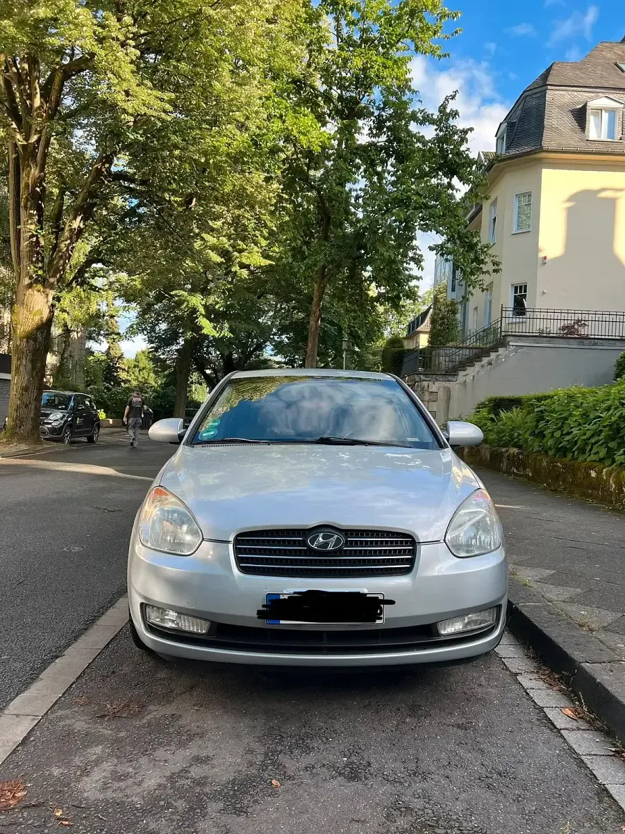 Gebraucht Hyundai Accent 96 PS (70 kW) 2007 Silber Limousine