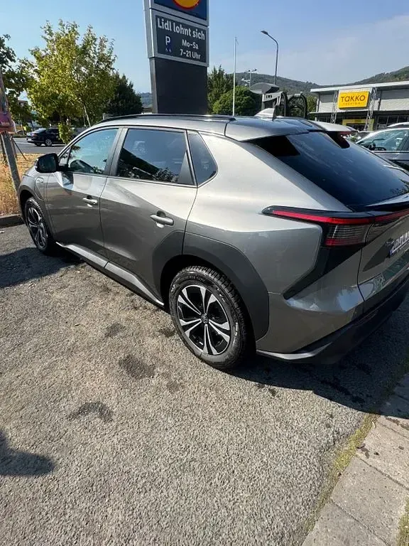 Gebraucht Toyota bZ4X Comfort 150 kW (204 PS) 2023 Grau SUV