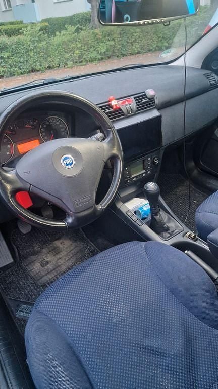 Gebraucht Fiat Stilo Dynamic 133 PS (97 kW) 2002 Blau Limousine