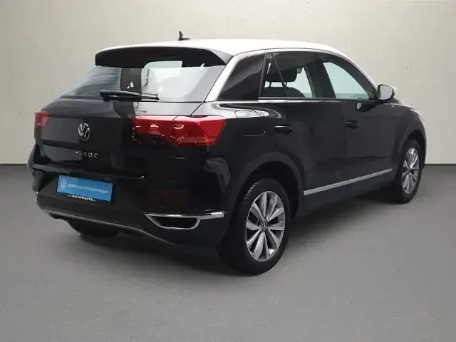 Gebraucht VW T-Roc Style 110 PS (80 kW) 2021 Deep black perleffekt/pure whi SUV