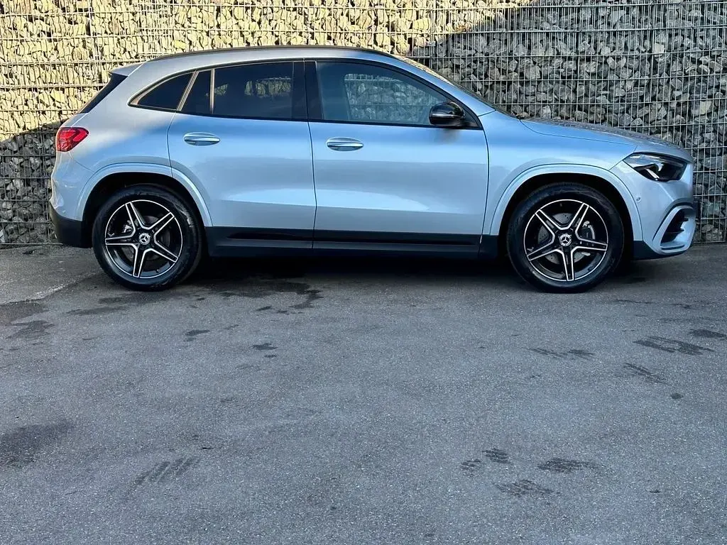 Neu Mercedes GLA200 150 PS (110 kW) 2026 Silber SUV