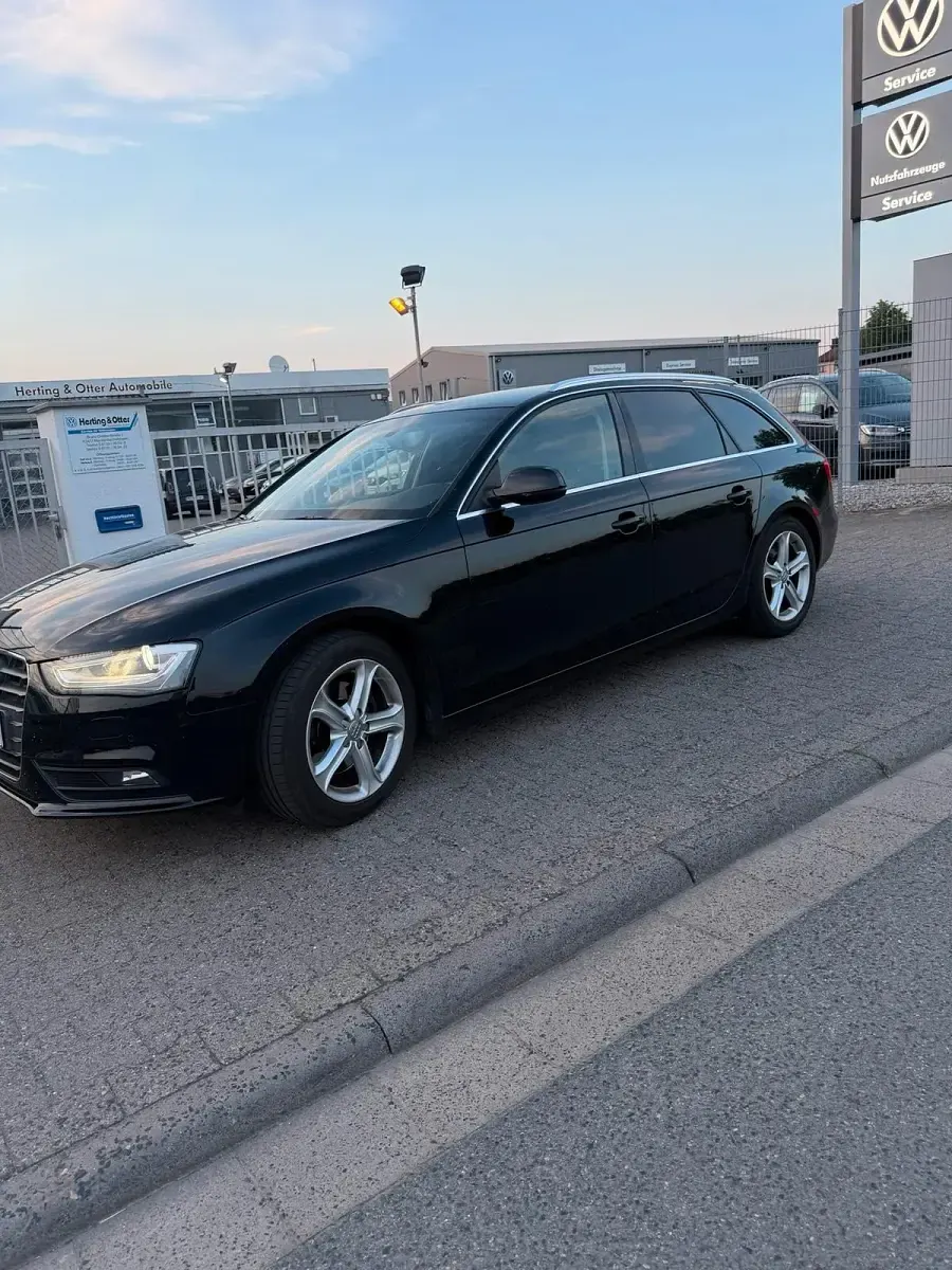 Gebraucht Audi A4 150 PS (110 kW) 2014 Schwarz Kombi