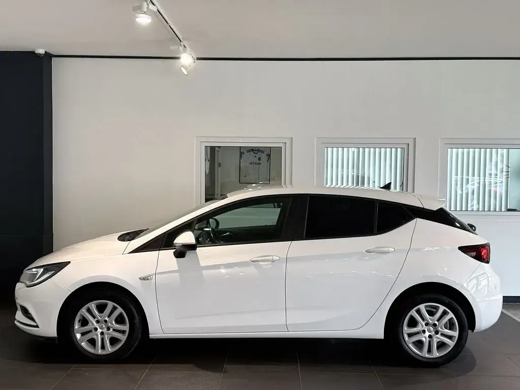 Gebraucht Opel Astra Edition 110 PS (80 kW) 2018 Weiß Limousine