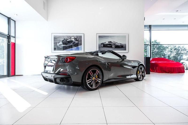 Second-hand Ferrari Portofino 620 CP (456 kW) 2024 Gri Cabrio