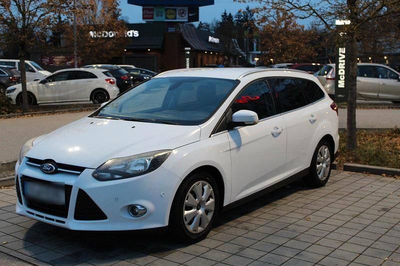 Gebraucht Ford Focus S 115 PS (84 kW) 2011 Weiß Kombi