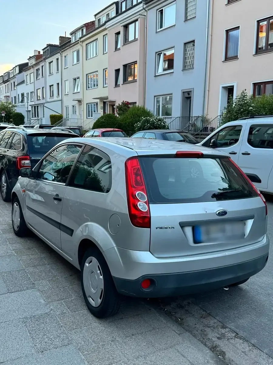 Gebraucht Ford Fiesta 75 PS (55 kW) 2006 Grau Kleinwagen