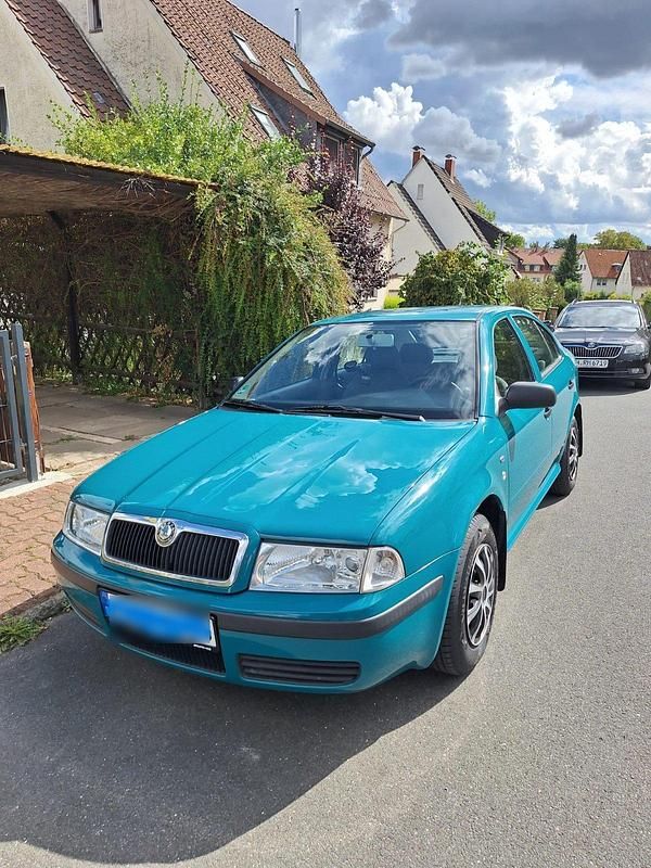 Grün Gebraucht 2002 Skoda Octavia Limousine | 1.900 € (Etwas zu teuer) - Bild 1/4