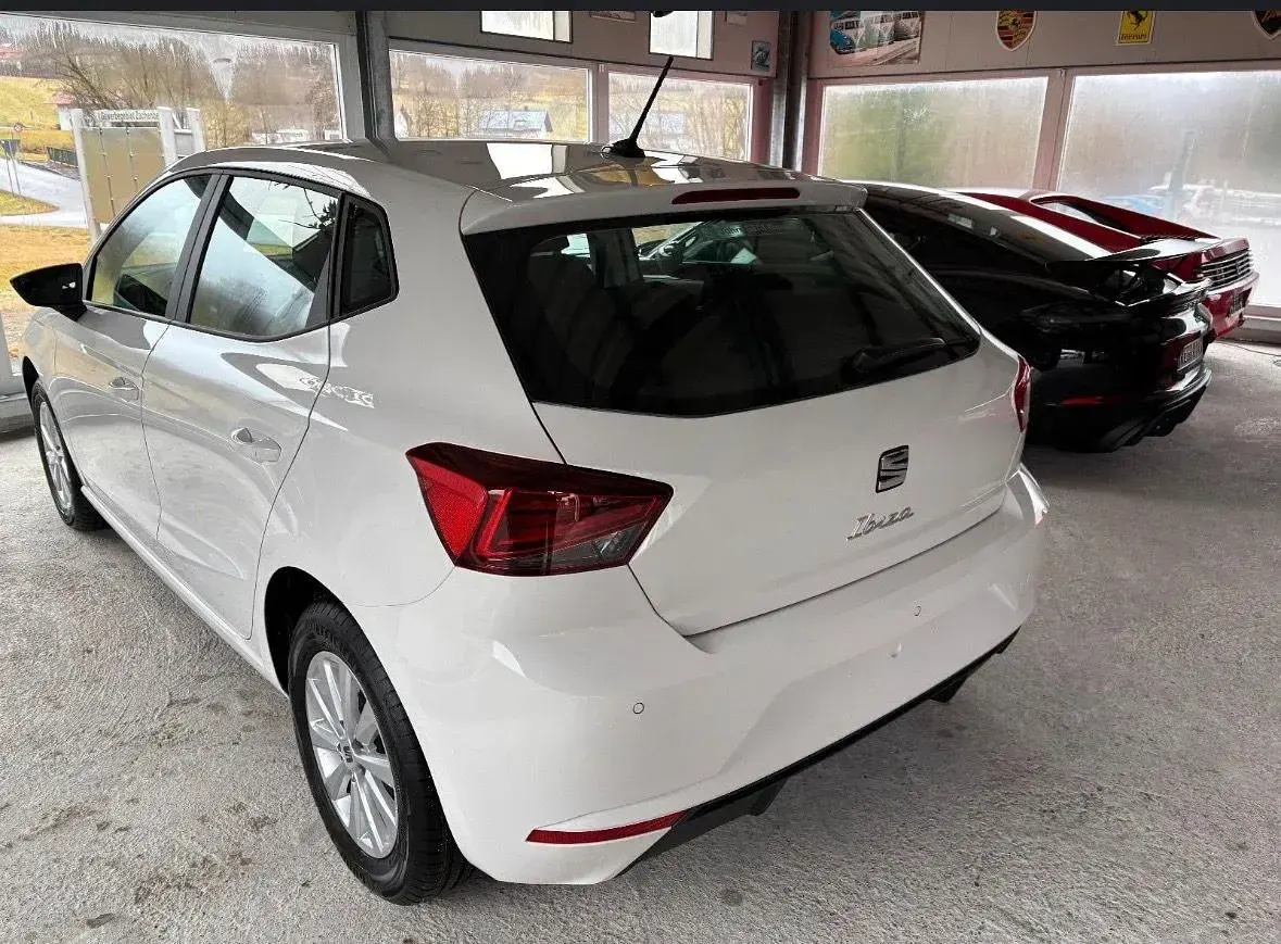 Neu Seat Ibiza Style Plus 80 PS (58 kW) 2025 Weiß Kleinwagen