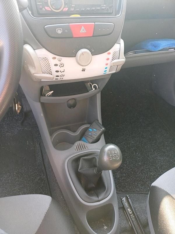 Gebraucht Peugeot 107 68 PS (50 kW) 2012 Weiß Kleinwagen