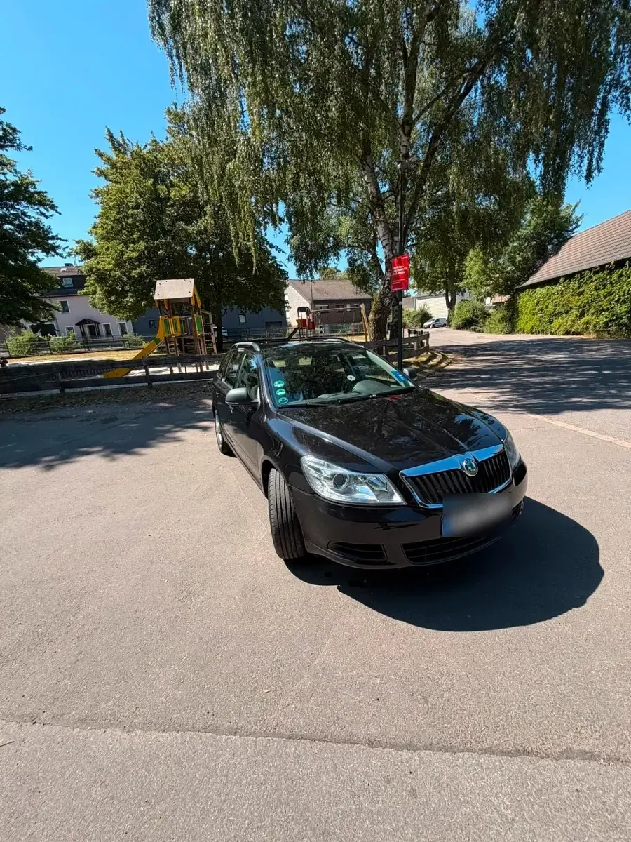 Gebraucht Skoda Octavia 105 PS (77 kW) 2012 Schwarz Kombi