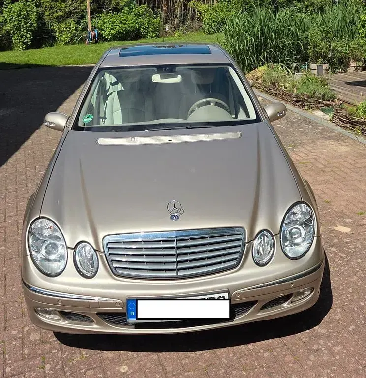 Gebraucht Mercedes E240 Elegance 177 PS (130 kW) 2002 Gold Limousine