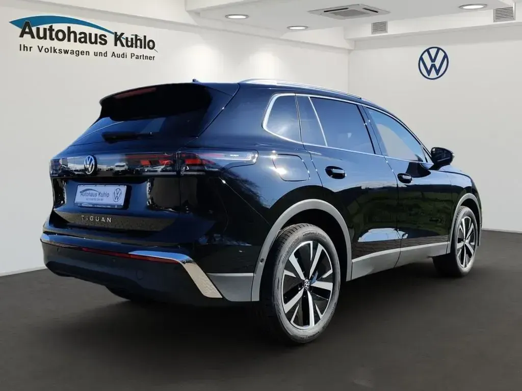 Gebraucht VW Tiguan Elegance 150 PS (110 kW) 2026 Schwarz SUV