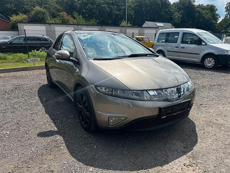 Grau Gebraucht 2006 Honda Civic Executive Limousine | 5.995 € (Fairer Preis) - Bild 1/4