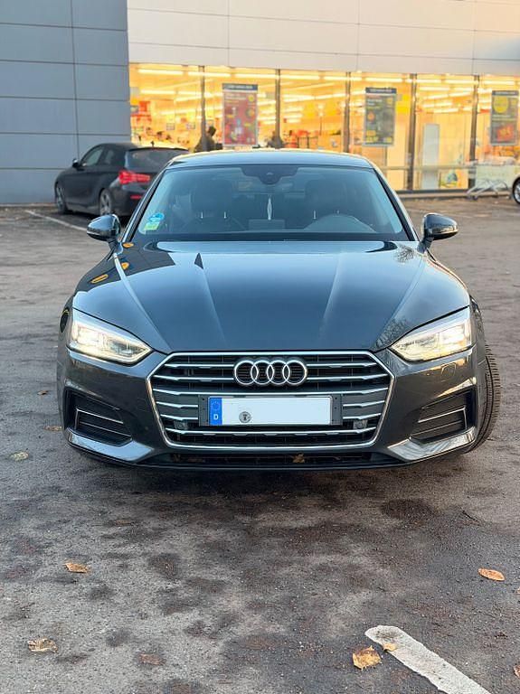 Grau Gebraucht 2017 Audi A5 Sportback Comfort Kleinwagen | 23.300 € (Etwas zu teuer) - Bild 1/4