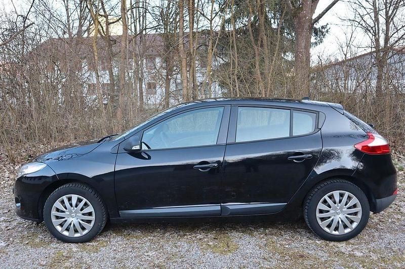 Gebraucht Renault Mégane III 101 PS (74 kW) 2011 Schwarz Limousine