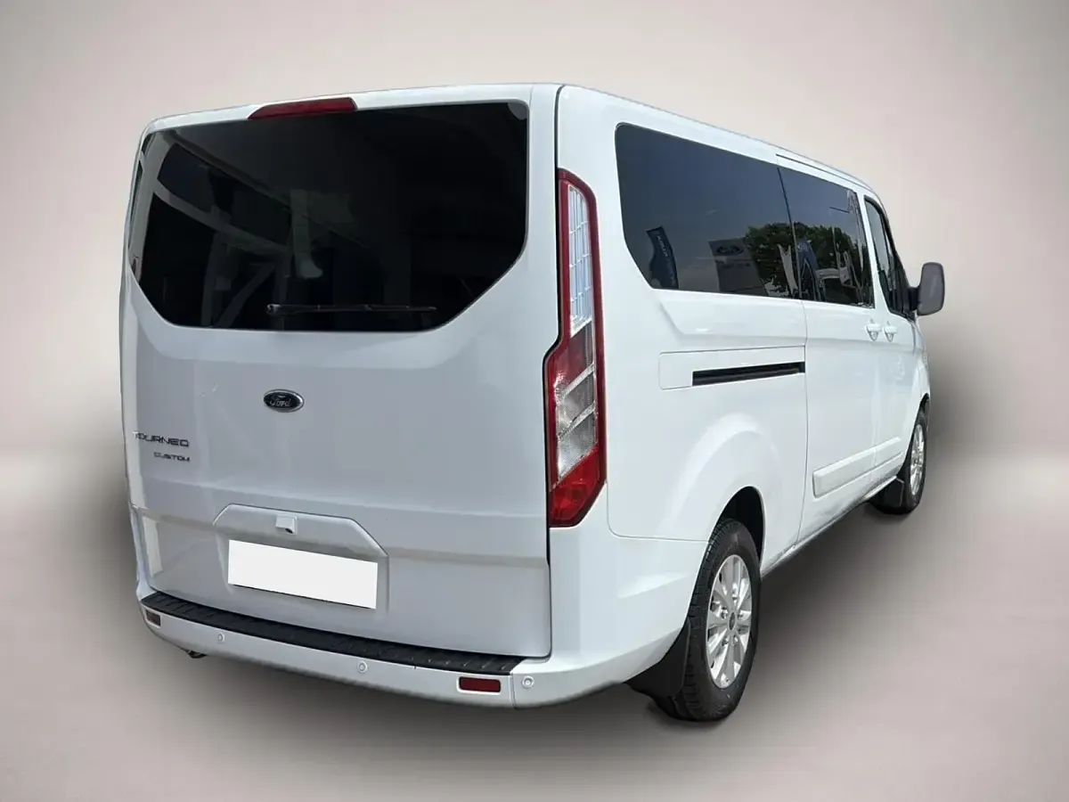 Gebraucht Ford Tourneo Custom Titanium 170 PS (125 kW) 2019 Manufacturer Van
