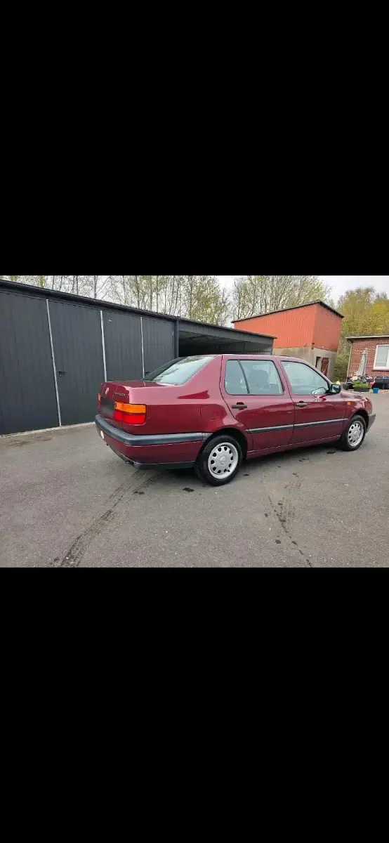 Gebraucht VW Vento 75 PS (55 kW) 1995 Rot Limousine