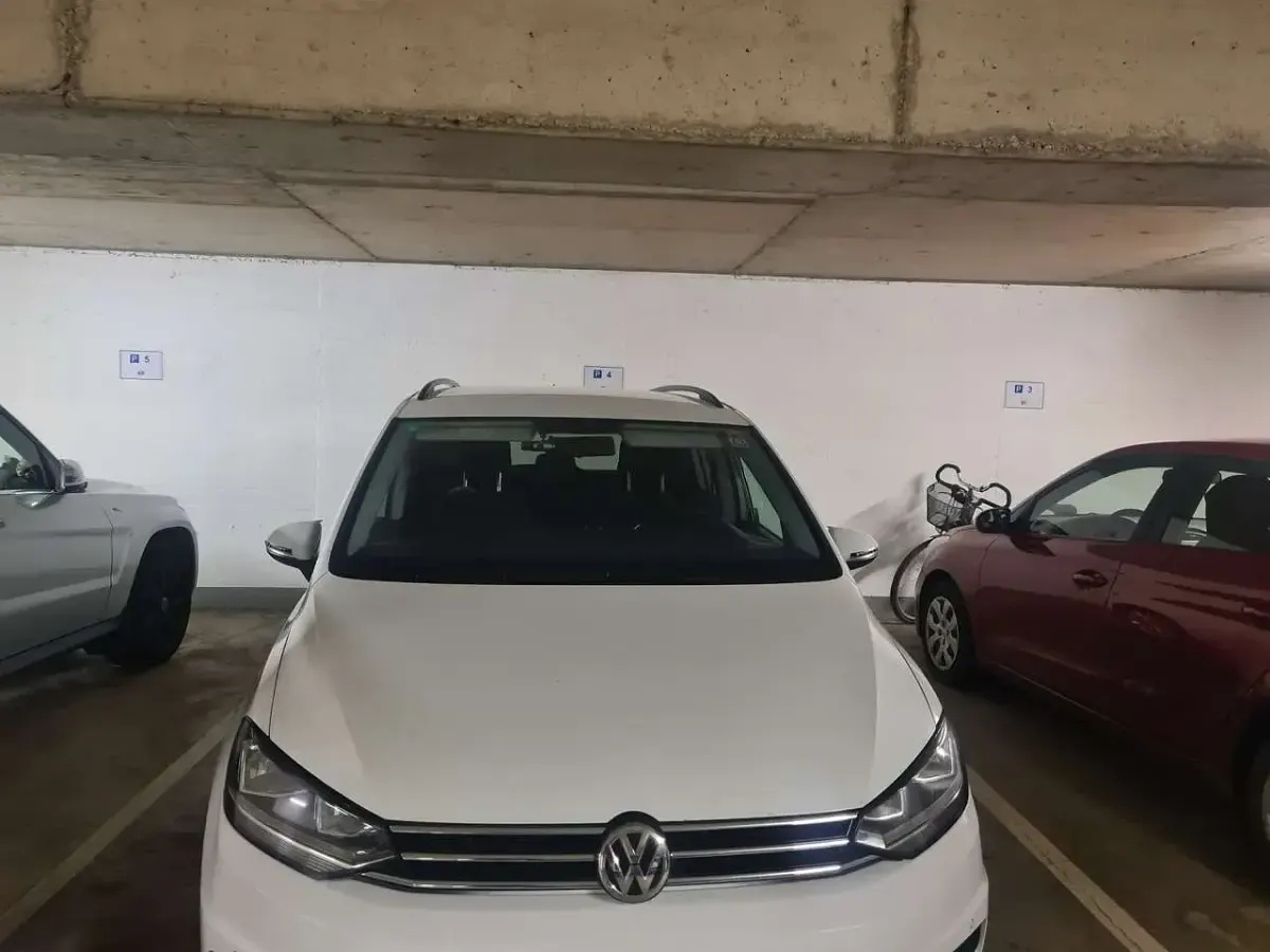 Gebraucht VW Touran Comfortline 110 PS (80 kW) 2016 Van / Kleinbus