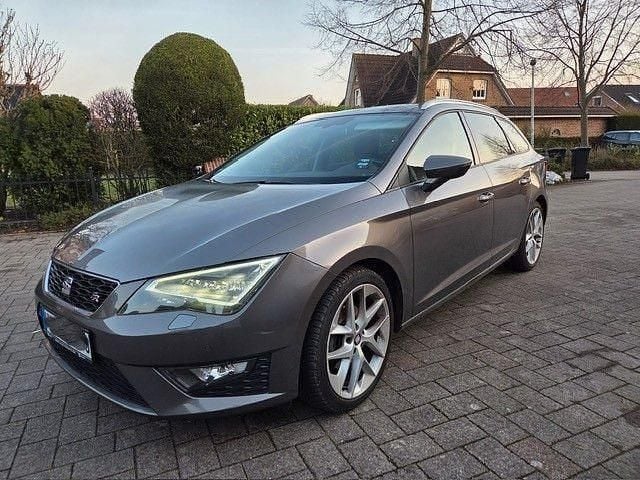 Grau Gebraucht 2016 Seat Leon ST FR Kombi | 10.000 € (Guter Preis) - Bild 1/4